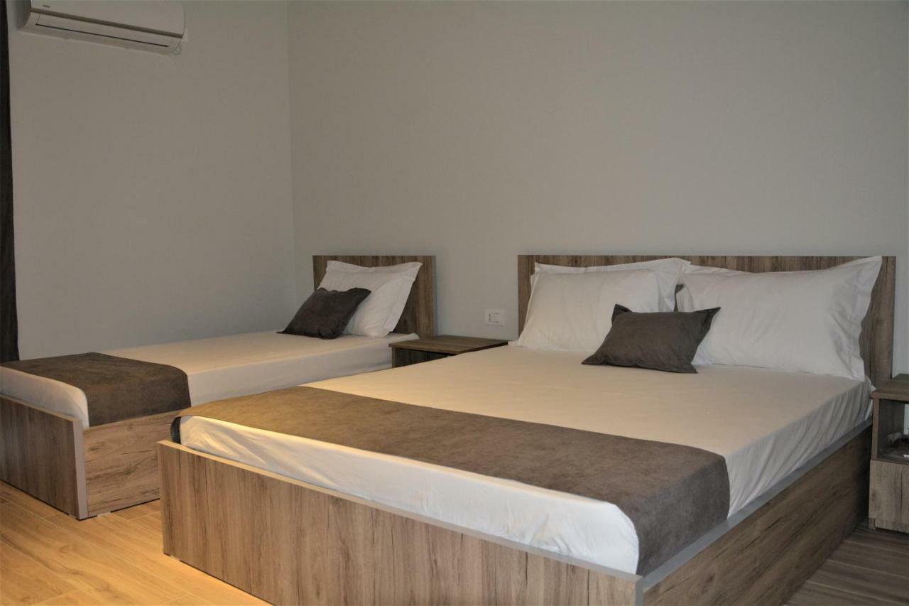 Hotel Vila Nino Berat Exteriör bild