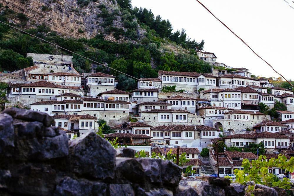 Hotel Vila Nino Berat Exteriör bild