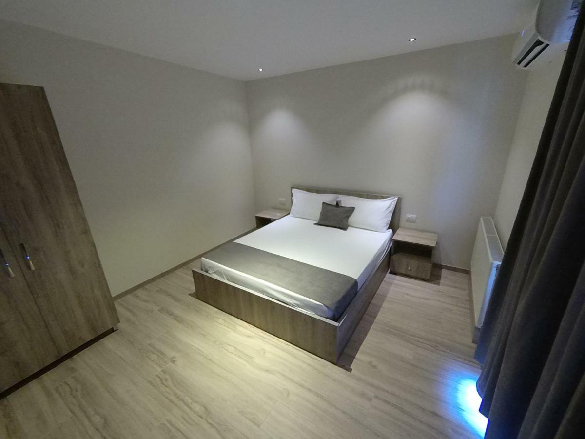 Hotel Vila Nino Berat Exteriör bild