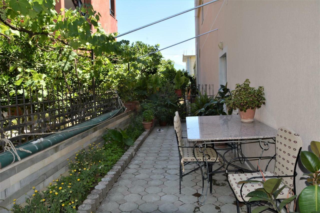 Hotel Vila Nino Berat Exteriör bild